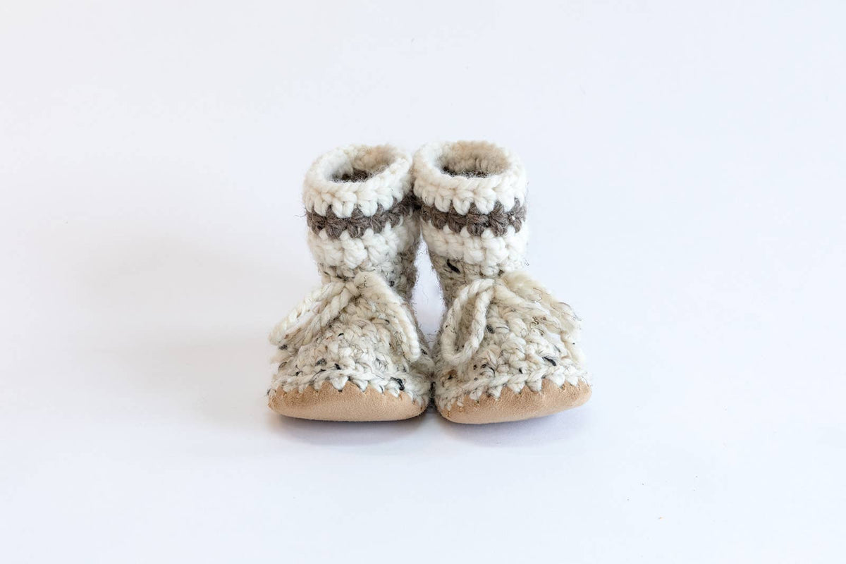 Brown Owl booties: 1/2 (0-6 Months)