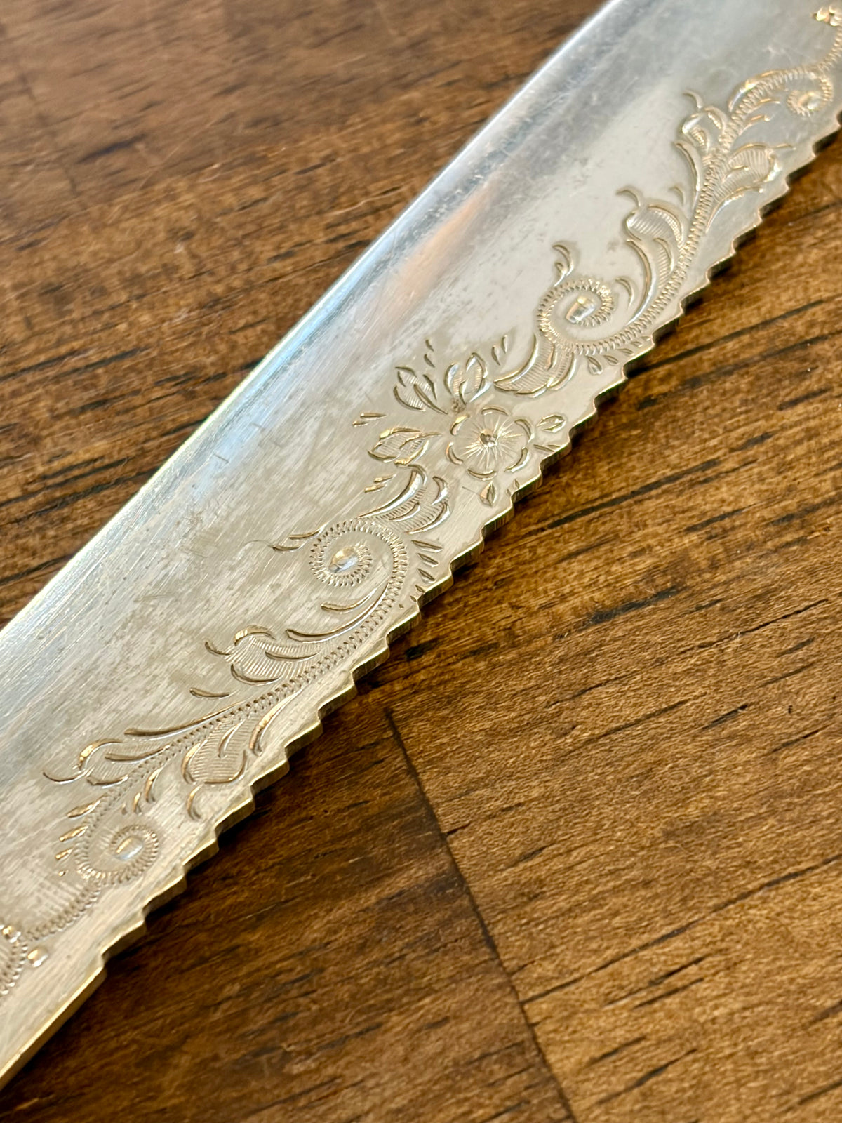 Heirloom Cake Knife - Floral Scrollwork