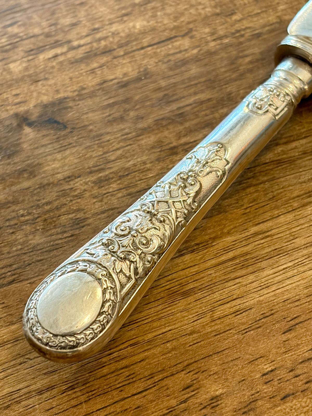 Heirloom Cake Knife - Floral Scrollwork