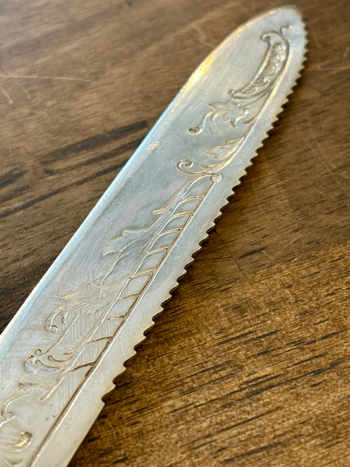 Heirloom Cake Knife - Simple Embossing