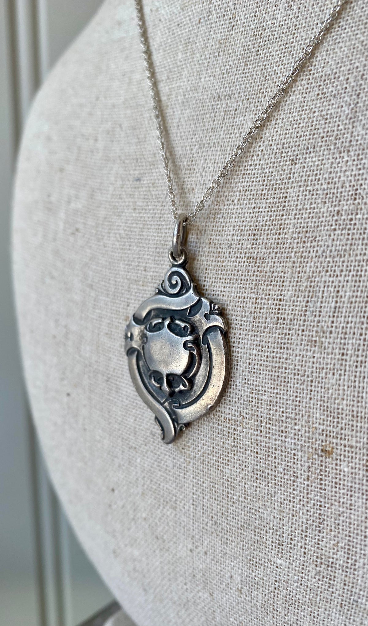 Heirloom Oval Fob