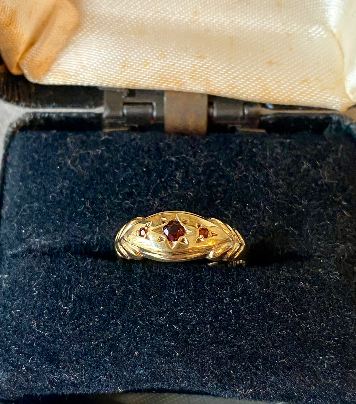 Heirloom Star Set Garnet Ring