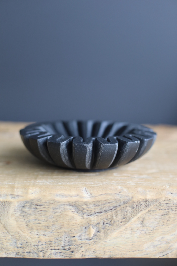 Marble Fluted Scalloped Bowl Black Small: Small 6x6 inches